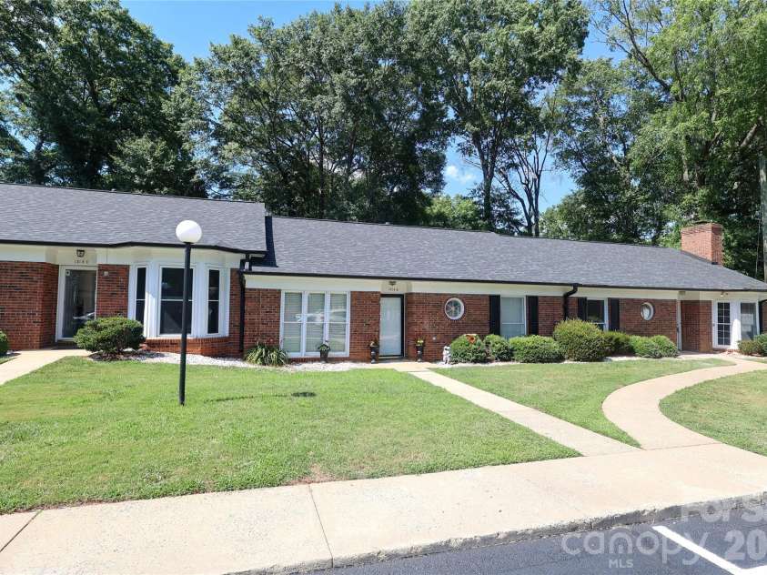 1214 Franklin Boulevard, Gastonia, NC 28054.  MLS# CAR4394025, YatesRealty ID 32477. 