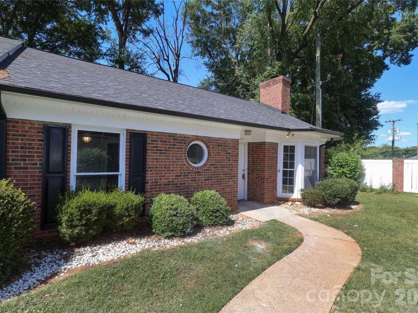 1214 Franklin Boulevard, Gastonia, NC 28054.  MLS# CAR4394025, YatesRealty ID 32477. 