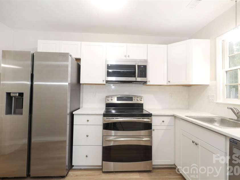 1214 Franklin Boulevard, Gastonia, NC 28054.  MLS# CAR4394025, YatesRealty ID 32477. 
