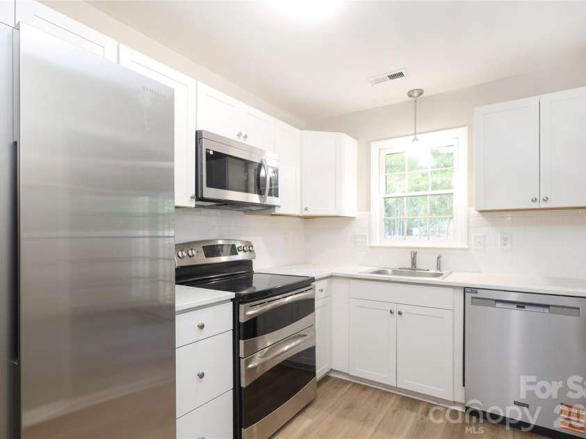 1214 Franklin Boulevard, Gastonia, NC 28054.  MLS# CAR4394025, YatesRealty ID 32477. 