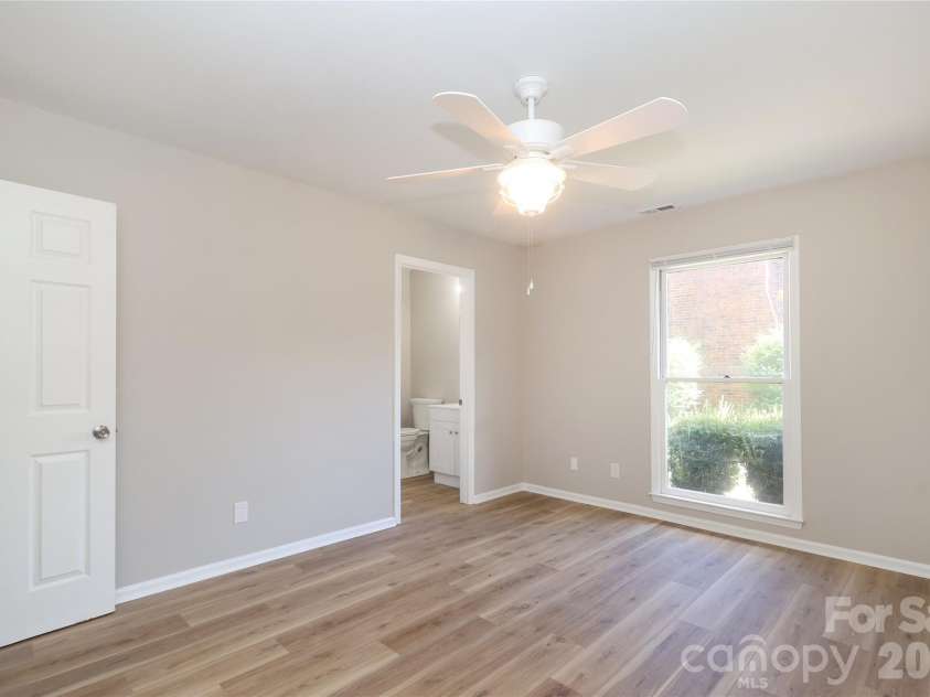 1214 Franklin Boulevard, Gastonia, NC 28054.  MLS# CAR4394025, YatesRealty ID 32477. 