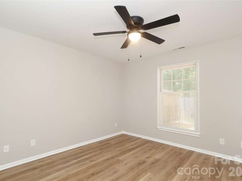 1214 Franklin Boulevard, Gastonia, NC 28054.  MLS# CAR4394025, YatesRealty ID 32477. 