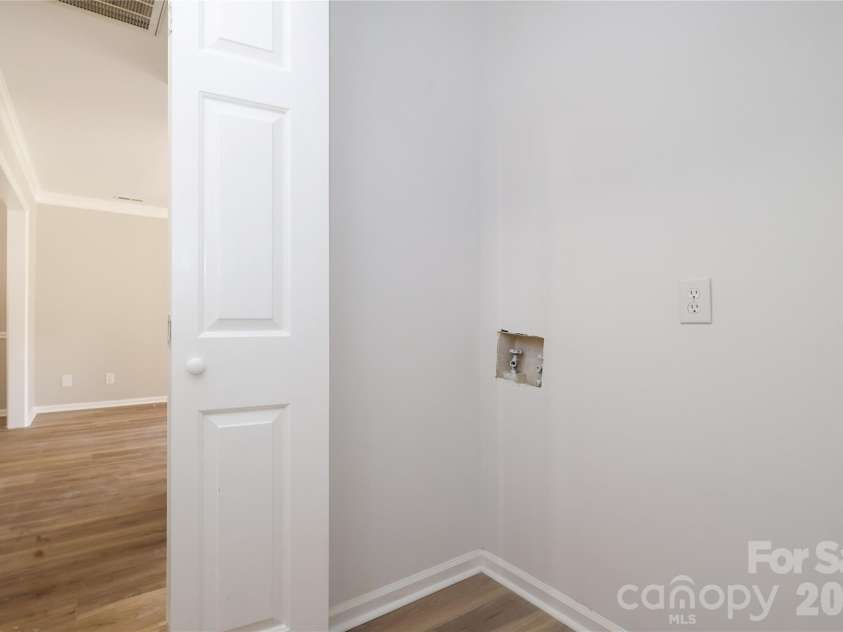 1214 Franklin Boulevard, Gastonia, NC 28054.  MLS# CAR4394025, YatesRealty ID 32477. 