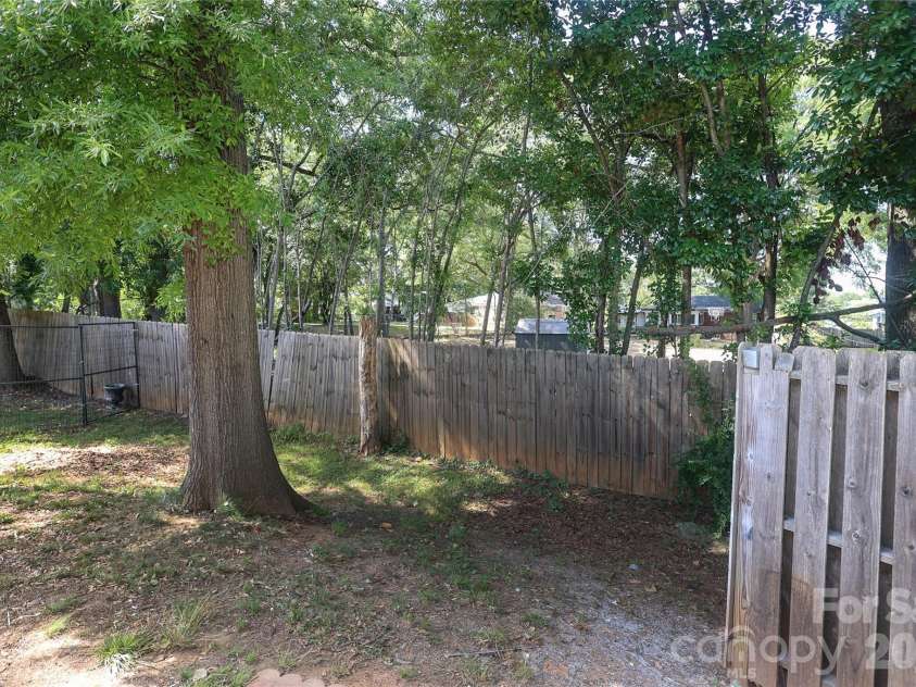 1214 Franklin Boulevard, Gastonia, NC 28054.  MLS# CAR4394025, YatesRealty ID 32477. 
