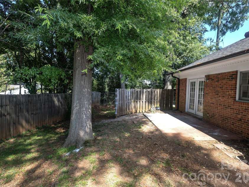 1214 Franklin Boulevard, Gastonia, NC 28054.  MLS# CAR4394025, YatesRealty ID 32477. 