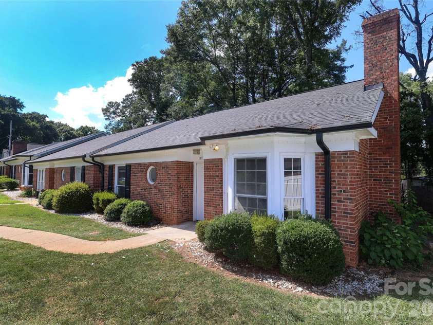 1214 Franklin Boulevard, Gastonia, NC 28054.  MLS# CAR4394025, YatesRealty ID 32477. 