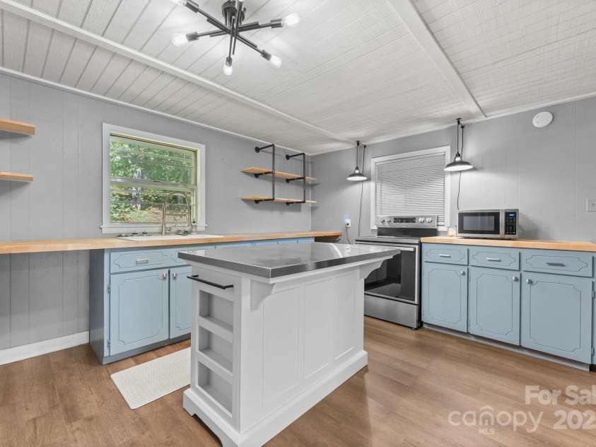 651 Lower Stecoah Road, Robbinsville, NC 28771.  MLS# CAR4293028, YatesRealty ID 32477. 