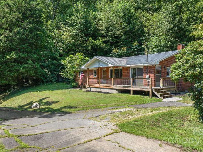 651 Lower Stecoah Road, Robbinsville, NC 28771.  MLS# CAR4293028, YatesRealty ID 32477. Main house