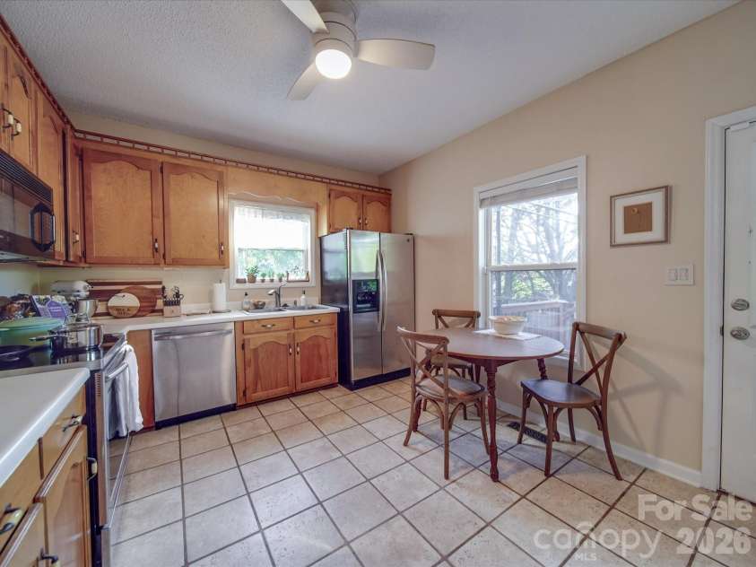 215 6th Street, Belmont, NC 28012.  MLS# CAR4392916, YatesRealty ID 32478. Kitchen