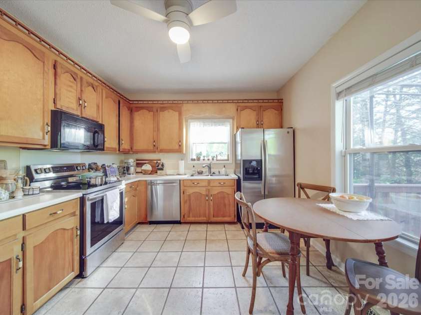 215 6th Street, Belmont, NC 28012.  MLS# CAR4392916, YatesRealty ID 32478. Kitchen