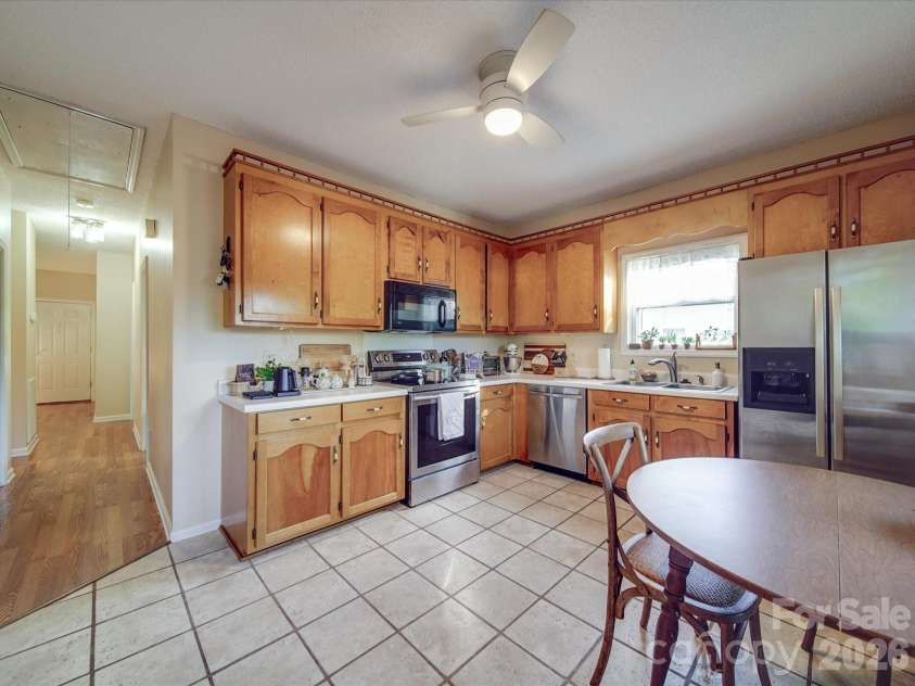 215 6th Street, Belmont, NC 28012.  MLS# CAR4392916, YatesRealty ID 32478. Kitchen