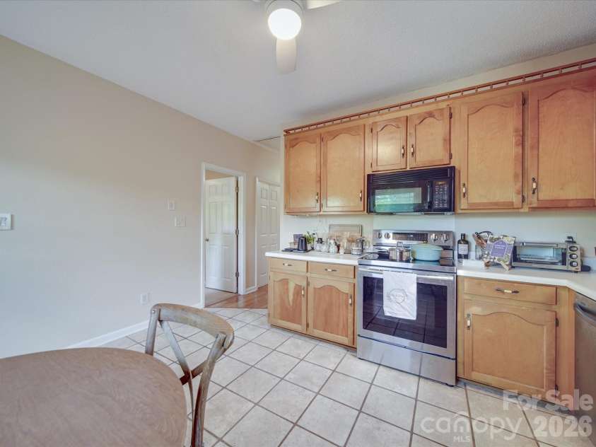 215 6th Street, Belmont, NC 28012.  MLS# CAR4392916, YatesRealty ID 32478. Kitchen