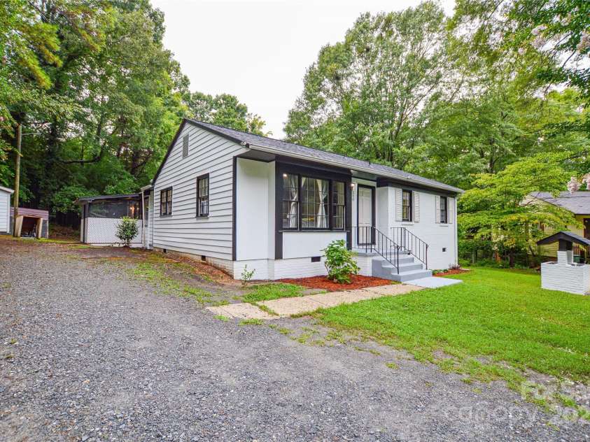110 Mauney Circle, Gastonia, NC 28052.  MLS# CAR4292700, YatesRealty ID 32479. 