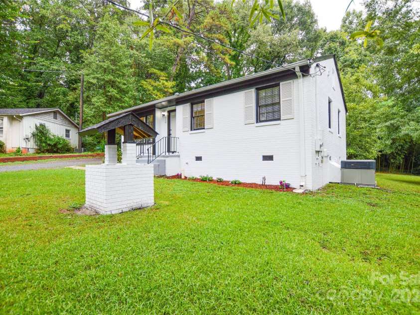 110 Mauney Circle, Gastonia, NC 28052.  MLS# CAR4292700, YatesRealty ID 32479. 