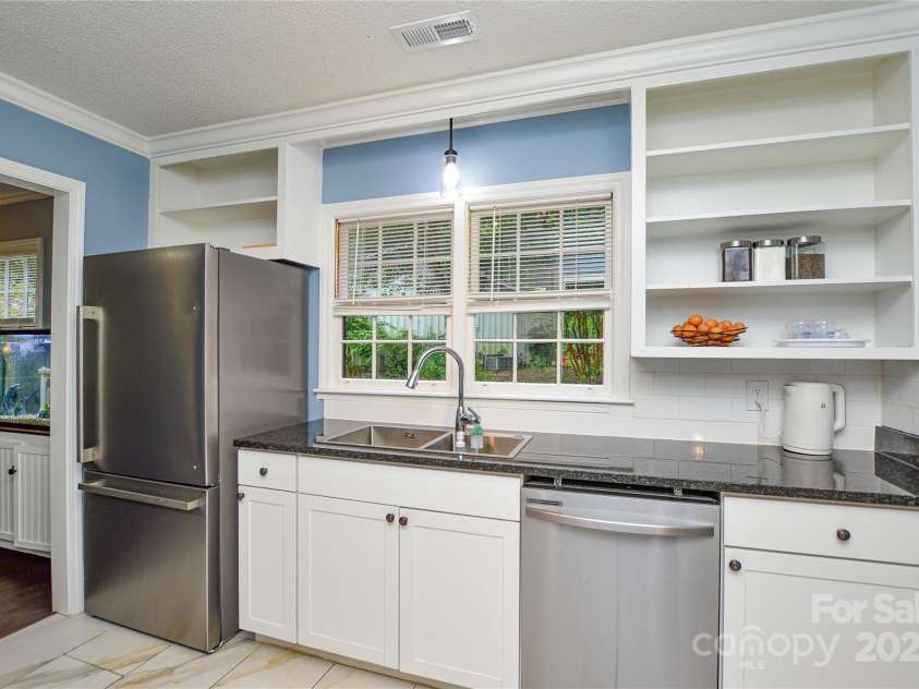 110 Mauney Circle, Gastonia, NC 28052.  MLS# CAR4292700, YatesRealty ID 32479. 