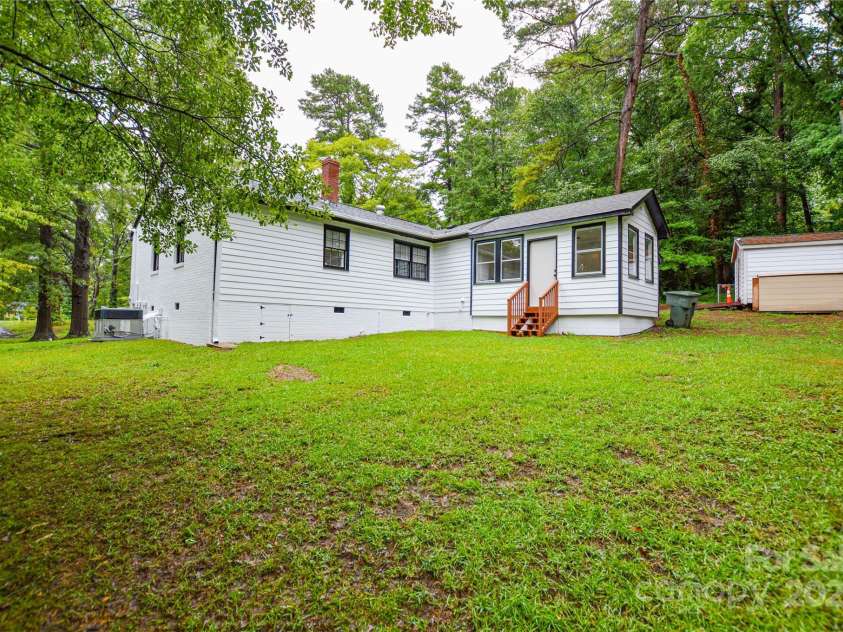 110 Mauney Circle, Gastonia, NC 28052.  MLS# CAR4292700, YatesRealty ID 32479. 