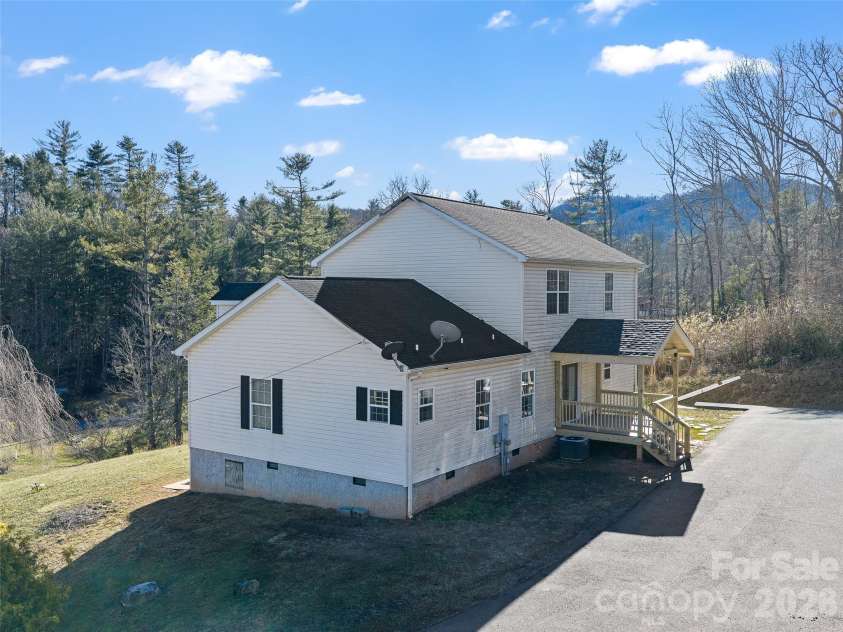 221 Creed Pittman Road, Spruce Pine, NC 28777.  MLS# CAR4337288, YatesRealty ID 3248. 