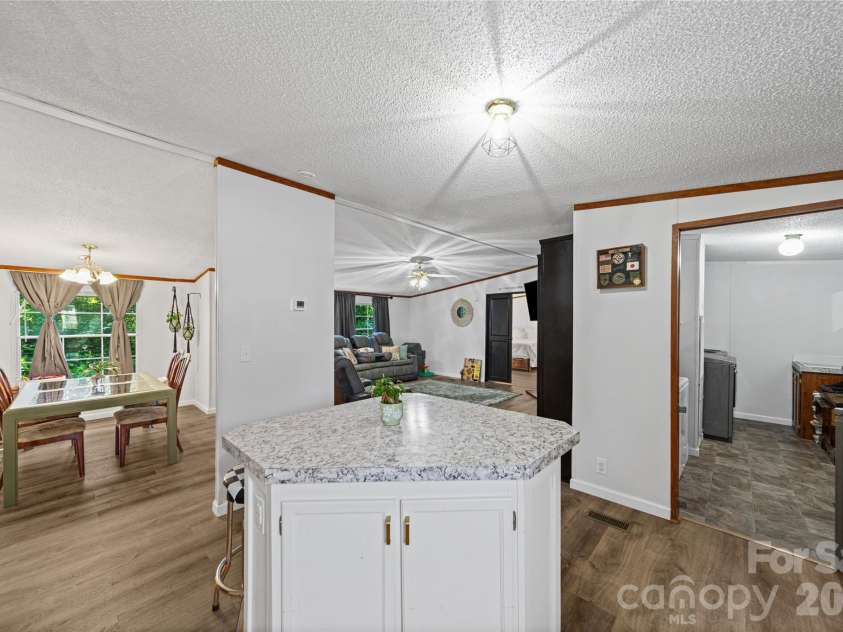 102 Sycamore Drive, Hickory, NC 28601.  MLS# CAR4395897, YatesRealty ID 32480. 