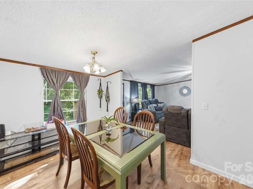 102 Sycamore Drive, Hickory, NC 28601.  MLS# CAR4395897, YatesRealty ID 32480. 