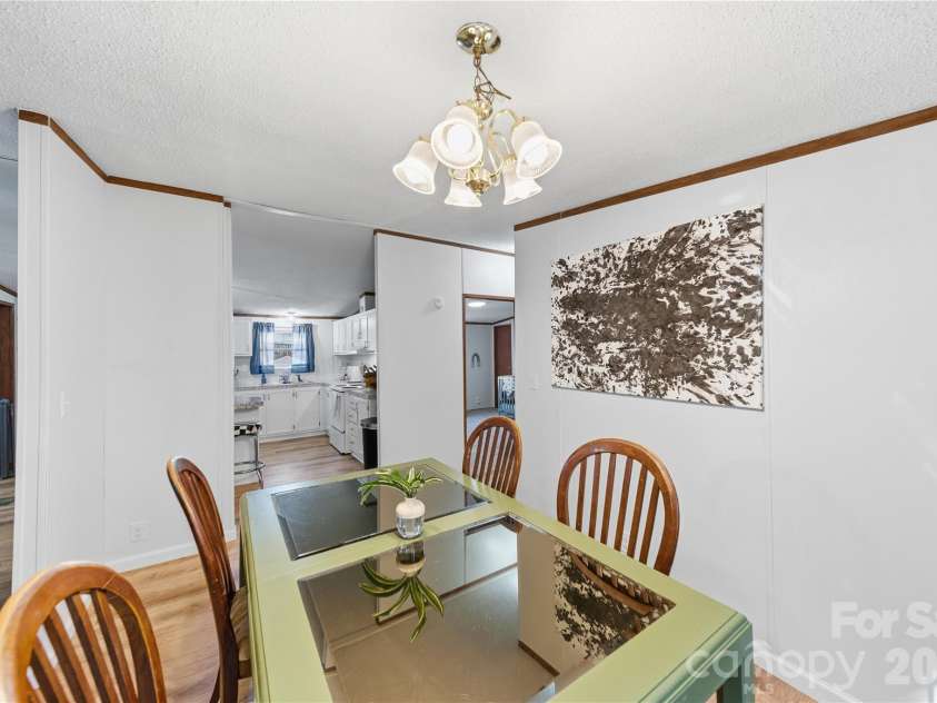 102 Sycamore Drive, Hickory, NC 28601.  MLS# CAR4395897, YatesRealty ID 32480. 
