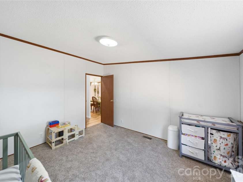102 Sycamore Drive, Hickory, NC 28601.  MLS# CAR4395897, YatesRealty ID 32480. 