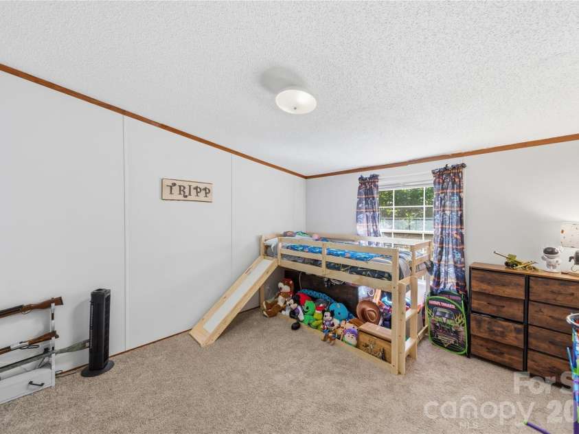 102 Sycamore Drive, Hickory, NC 28601.  MLS# CAR4395897, YatesRealty ID 32480. 