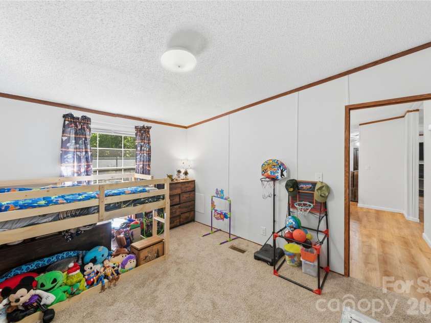 102 Sycamore Drive, Hickory, NC 28601.  MLS# CAR4395897, YatesRealty ID 32480. 