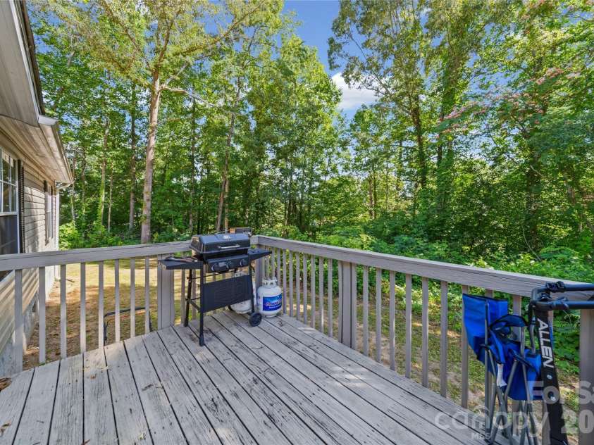 102 Sycamore Drive, Hickory, NC 28601.  MLS# CAR4395897, YatesRealty ID 32480. 