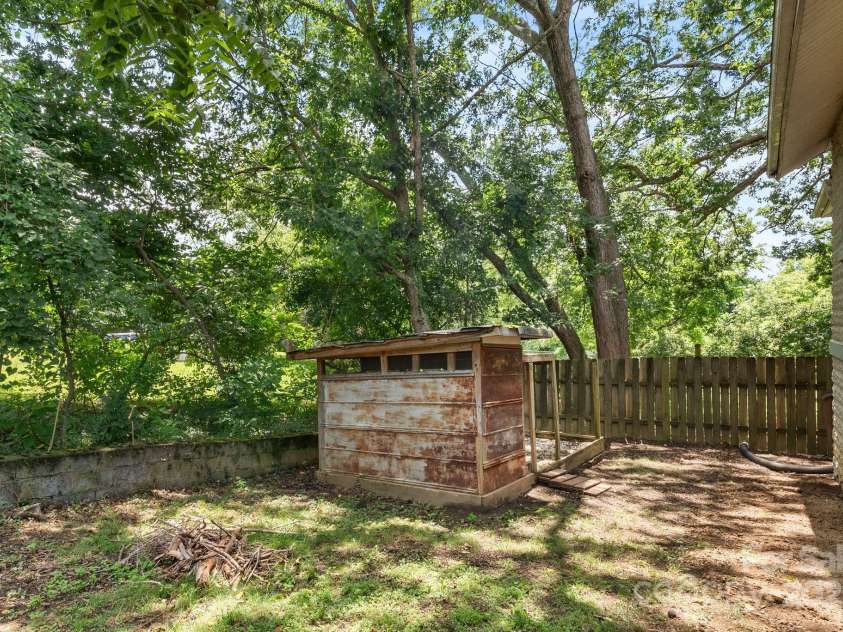 178 Pennsylvania Avenue, Asheville, NC 28806.  MLS# CAR4285075, YatesRealty ID 32480. 