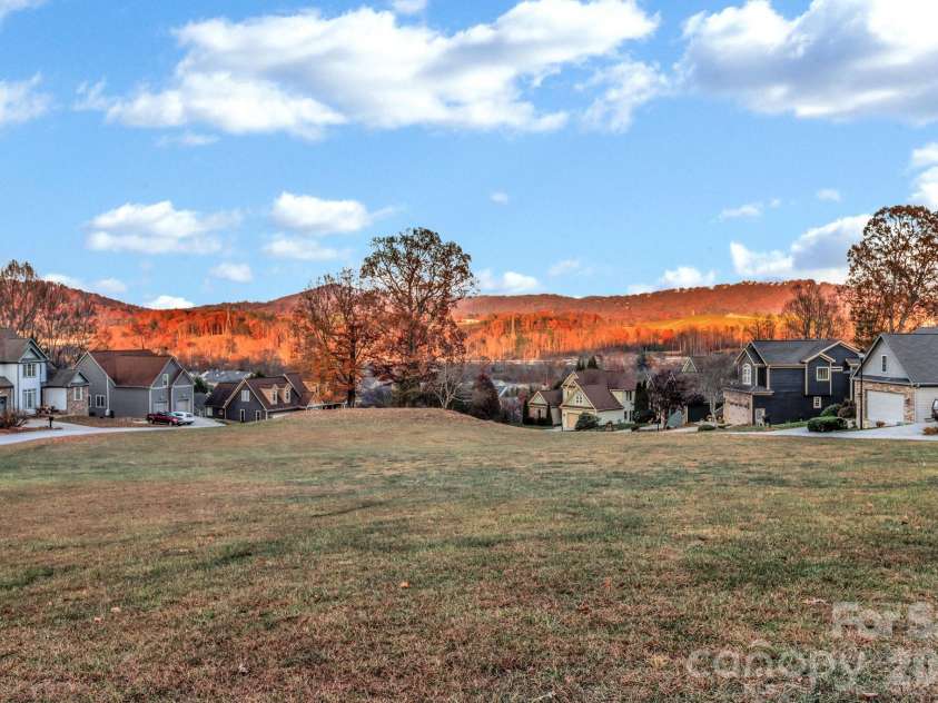 46 Stone House Road, Arden, NC 28704.  MLS# CAR4392059, YatesRealty ID 32481. Community Grounds