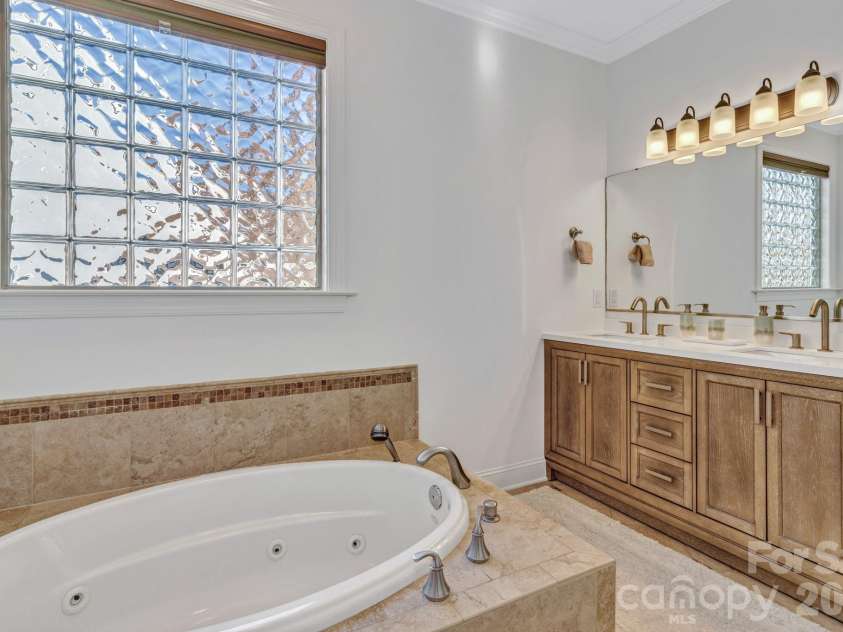 46 Stone House Road, Arden, NC 28704.  MLS# CAR4392059, YatesRealty ID 32481. Primary Bath