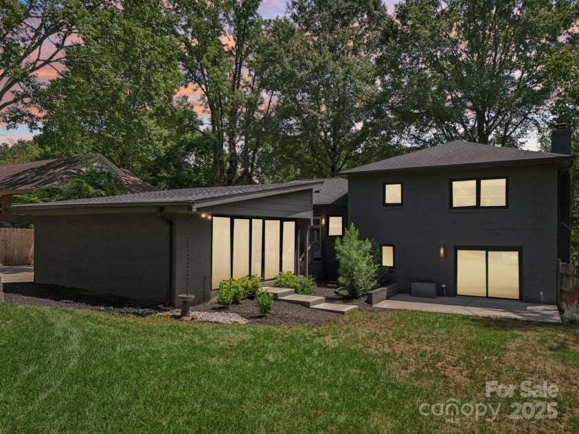 6038 Old Providence Road, Charlotte, NC 28226.  MLS# CAR4289995, YatesRealty ID 32481. 