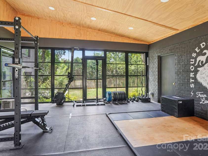 6038 Old Providence Road, Charlotte, NC 28226.  MLS# CAR4289995, YatesRealty ID 32481. 