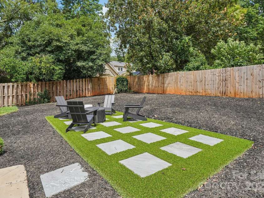 6038 Old Providence Road, Charlotte, NC 28226.  MLS# CAR4289995, YatesRealty ID 32481. 