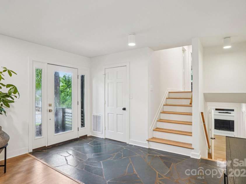 6038 Old Providence Road, Charlotte, NC 28226.  MLS# CAR4289995, YatesRealty ID 32481. 