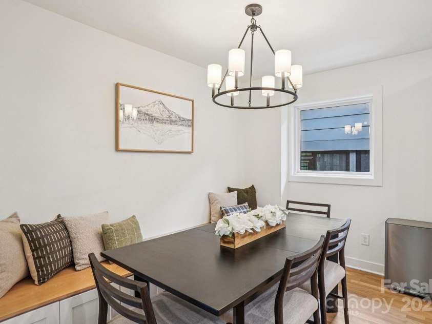 6038 Old Providence Road, Charlotte, NC 28226.  MLS# CAR4289995, YatesRealty ID 32481. 