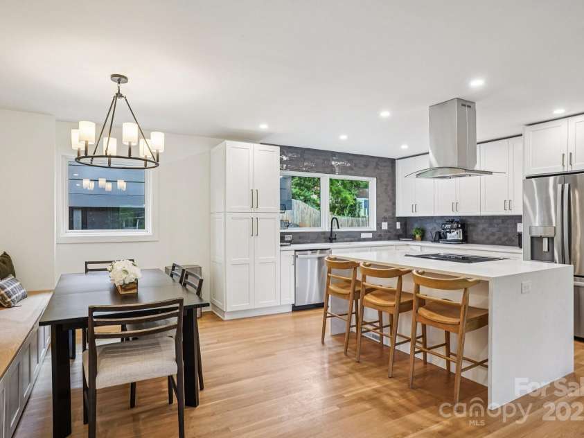 6038 Old Providence Road, Charlotte, NC 28226.  MLS# CAR4289995, YatesRealty ID 32481. 