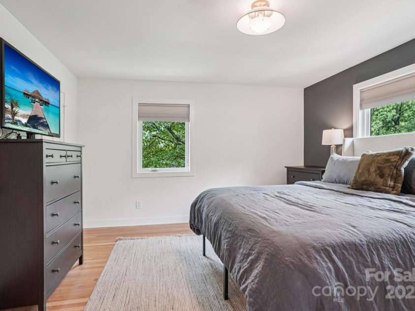 6038 Old Providence Road, Charlotte, NC 28226.  MLS# CAR4289995, YatesRealty ID 32481. 