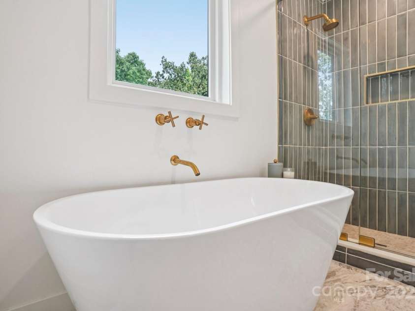 6038 Old Providence Road, Charlotte, NC 28226.  MLS# CAR4289995, YatesRealty ID 32481. 