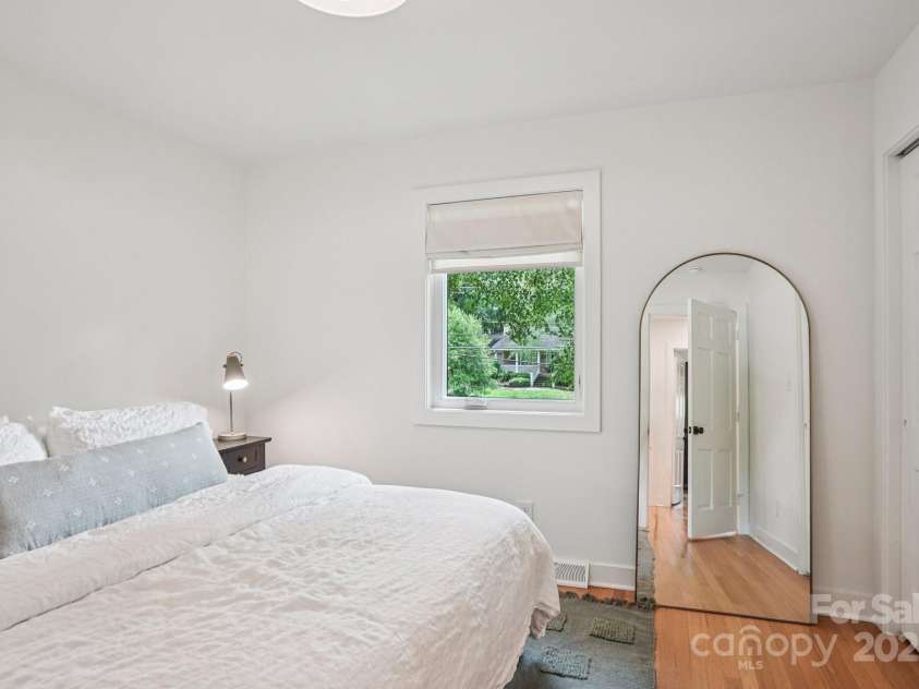 6038 Old Providence Road, Charlotte, NC 28226.  MLS# CAR4289995, YatesRealty ID 32481. 