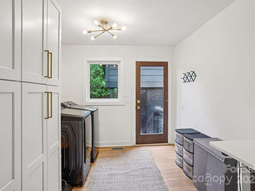 6038 Old Providence Road, Charlotte, NC 28226.  MLS# CAR4289995, YatesRealty ID 32481. 