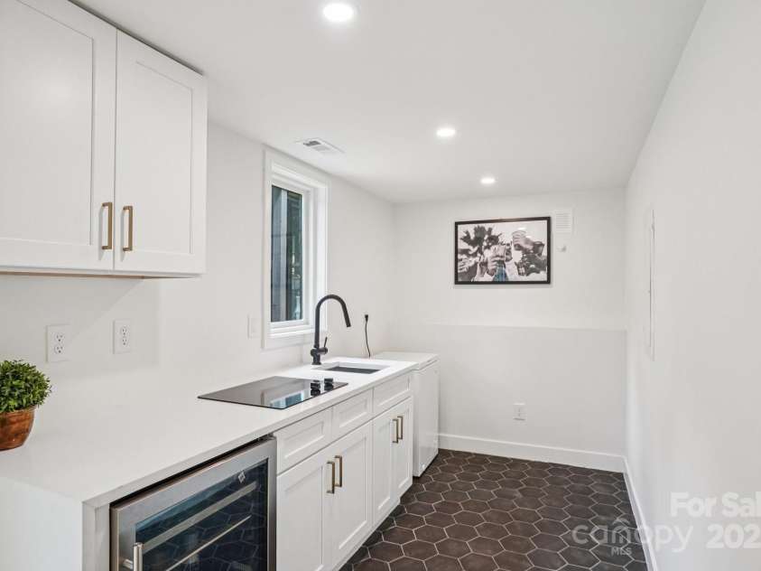 6038 Old Providence Road, Charlotte, NC 28226.  MLS# CAR4289995, YatesRealty ID 32481. 