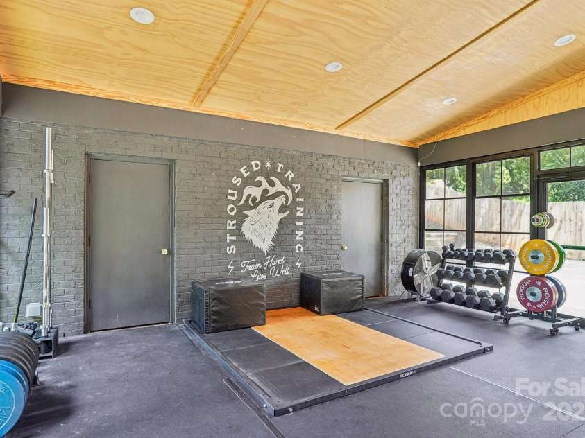 6038 Old Providence Road, Charlotte, NC 28226.  MLS# CAR4289995, YatesRealty ID 32481. 