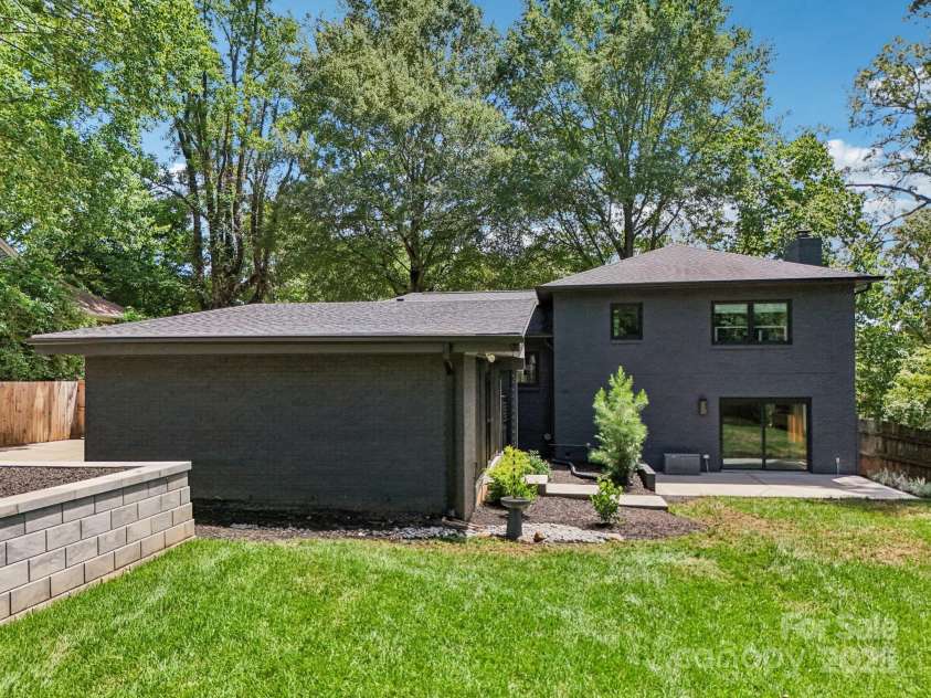 6038 Old Providence Road, Charlotte, NC 28226.  MLS# CAR4289995, YatesRealty ID 32481. 