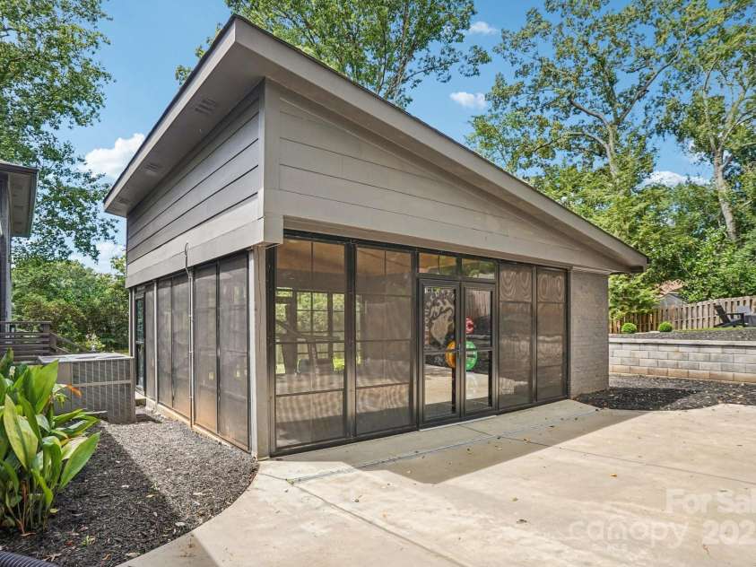 6038 Old Providence Road, Charlotte, NC 28226.  MLS# CAR4289995, YatesRealty ID 32481. 