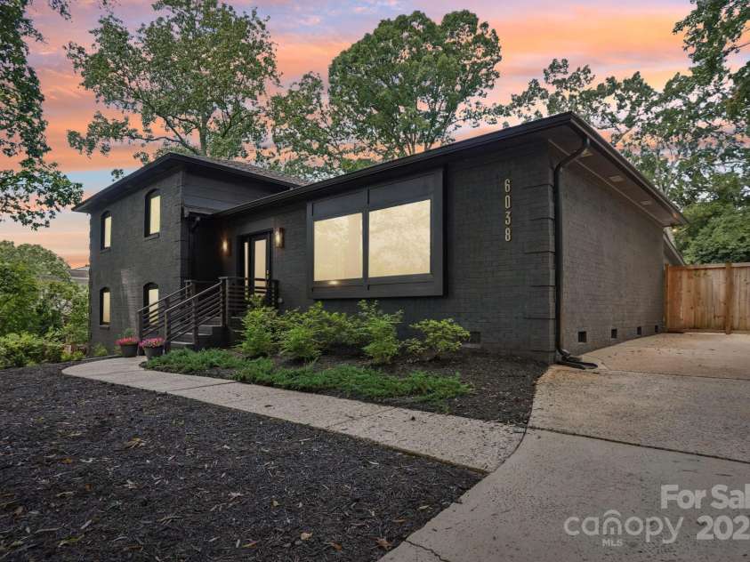 6038 Old Providence Road, Charlotte, NC 28226.  MLS# CAR4289995, YatesRealty ID 32481. 