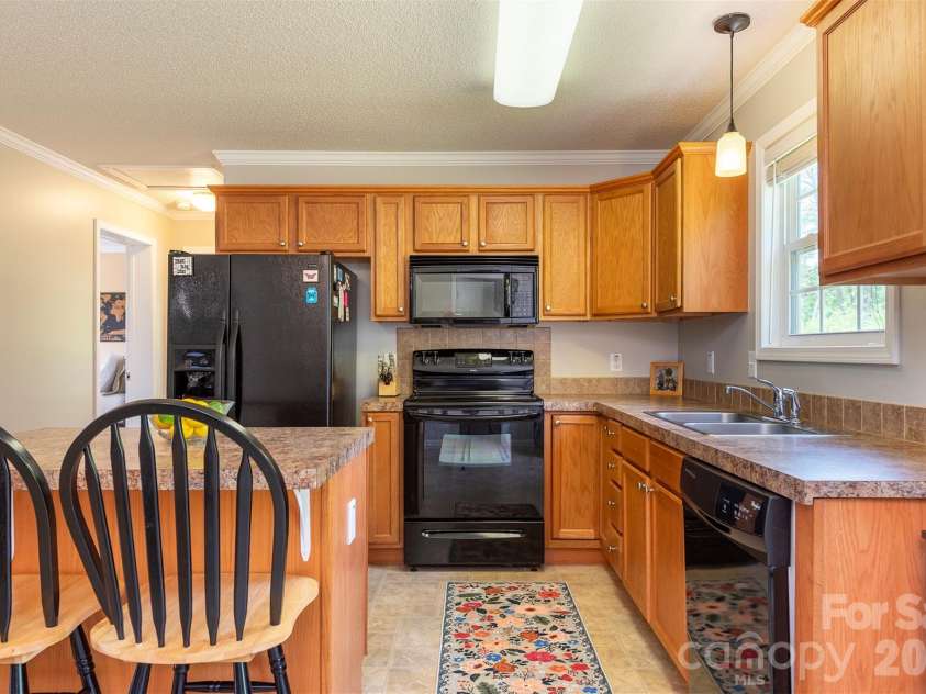 25 Inglescott Way, Alexander, NC 28701.  MLS# CAR4389101, YatesRealty ID 32482. 