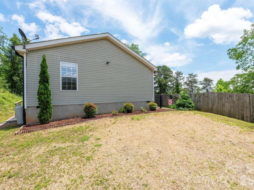 25 Inglescott Way, Alexander, NC 28701.  MLS# CAR4389101, YatesRealty ID 32482. 