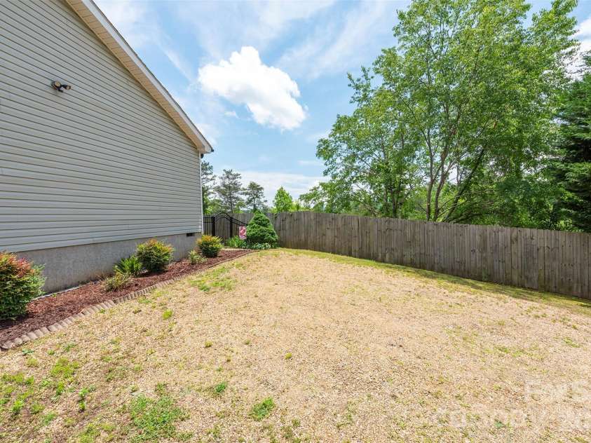 25 Inglescott Way, Alexander, NC 28701.  MLS# CAR4389101, YatesRealty ID 32482. 