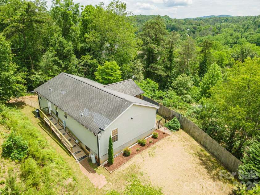 25 Inglescott Way, Alexander, NC 28701.  MLS# CAR4389101, YatesRealty ID 32482. 